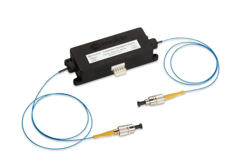 组件波导模块，代表 MgO:PPLN 光纤耦合定制解决方案。.